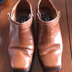 Valencia camel brown leather booties
